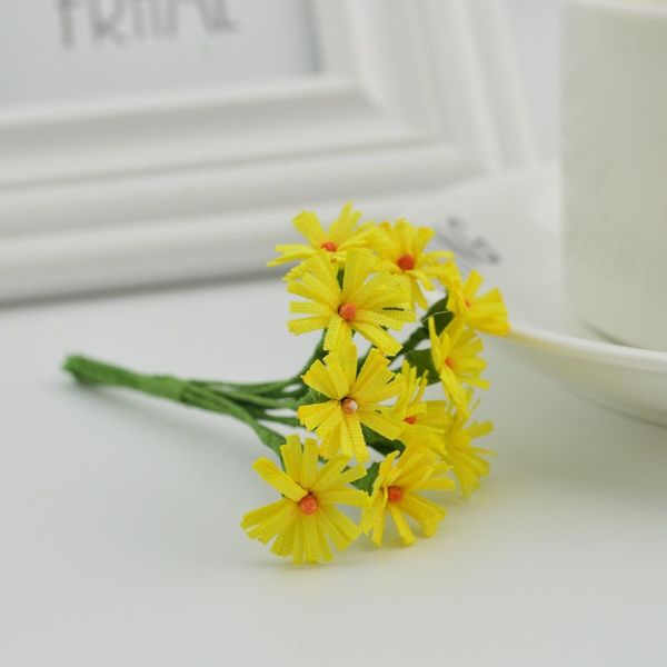 

10шт slik mini хризантема прекрасный букет поддельный гербера diy венок candy box подарков ручной работы материал искусственные цветы bbylkn