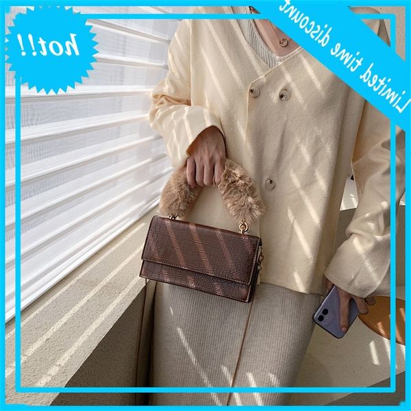 

2020 creative korean fashion hand women's crocodile plush cross bag