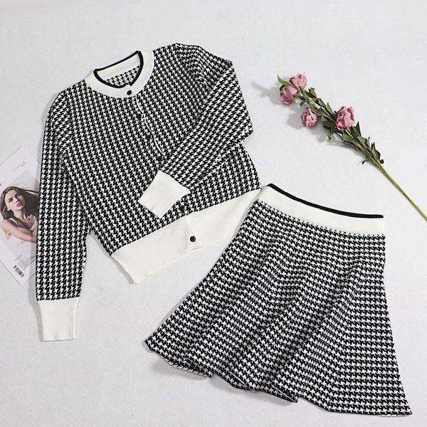 

2021 new houndstooth women mini tracksuits korean style cute sweet ladies pleated skirt sets + knitted cardigan sweater ulmb, White;black