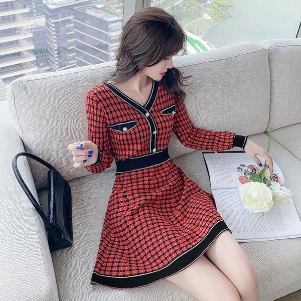 

ladies' small incense style bottoming dress 2020 autumn and winter new temperament v-neck waist and thin check a-line skirt #tx07, Black;gray