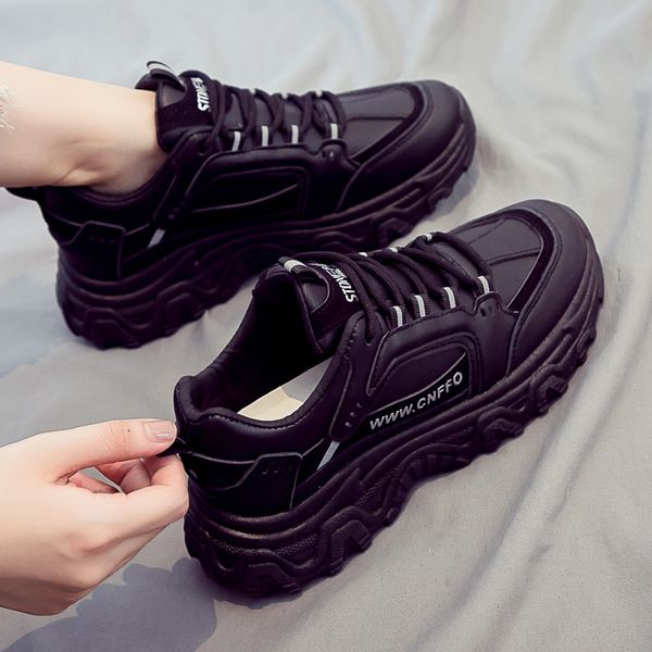 

2020 new ins father woman black plush versatile autumn and winter small white sports shoes