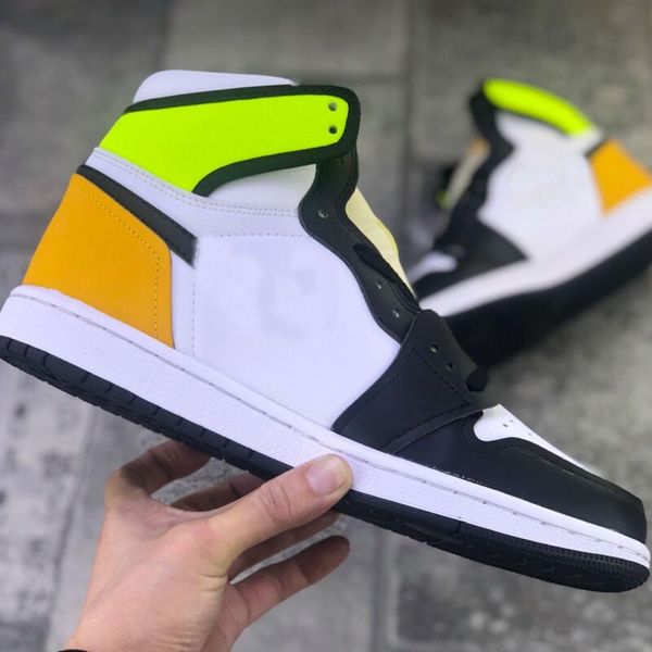 

1 high og voltgold 1s women men basketball shoes fluorescent yellow black toe mens sports sneakers women trainers 36-45, White;red