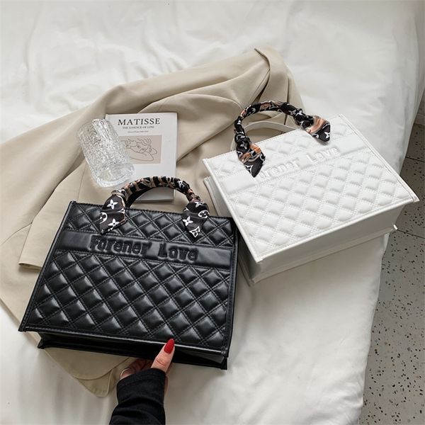 

2022 factory wholesale new large capacity simple tote bag handbag women's autumn and winter fashion high sense net honglingge bag c0lo