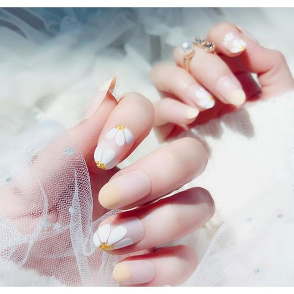 

24pcs daisy flower fake nails fashion false nail art full cover french nail art tips manicure decoration fake fingers nails 2020 sqcyxn