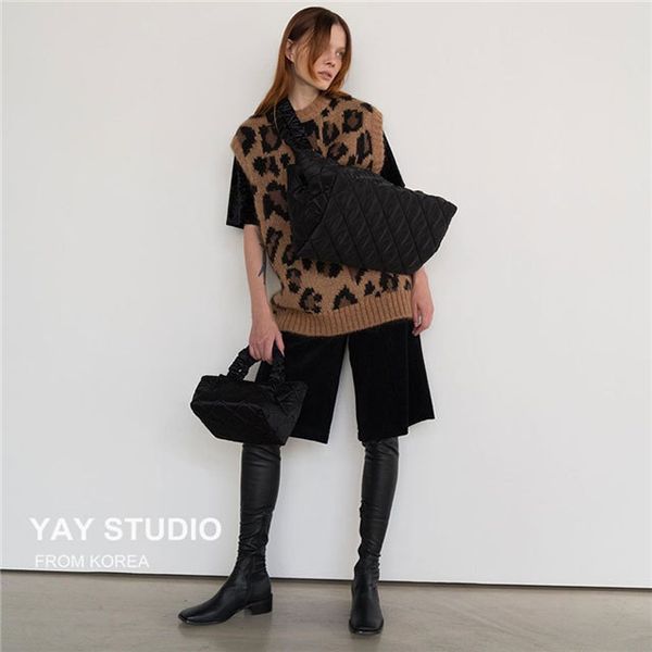 

2021 new women handbags space cotton pad feather padding retro solid bucket bag handbag shoulder bags tote messenger bag