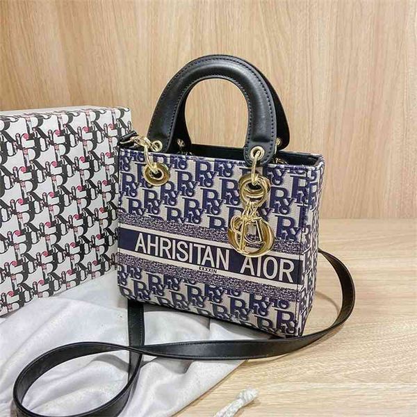 

2022 factory wholesale new model style portable small female red single shoulder messenger bags bag