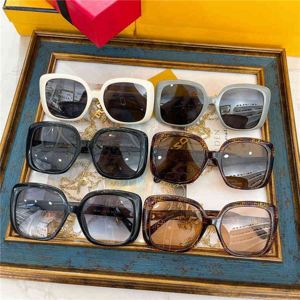 

2022 factory wholesale family style box plate sunglasses star same sunglasses with chain, White;black