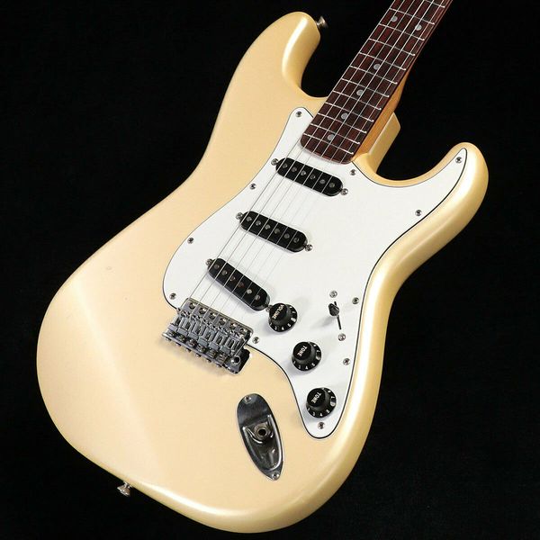 

st72-55 pwh/r st pearl white guitar