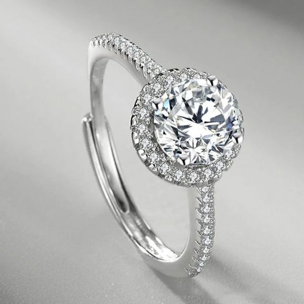 S925 Prata Banhado Platinum Musgo Redondo Pacote Quatro Garra Diamante Elegante Anel para Enviar Namorada para Propor Casamento