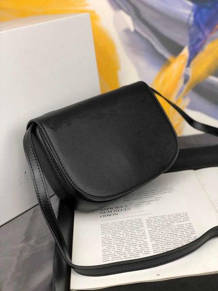 

2021 new designer messenger bag belt messenger bag classic style camera tassel portable ladies shoulder bag