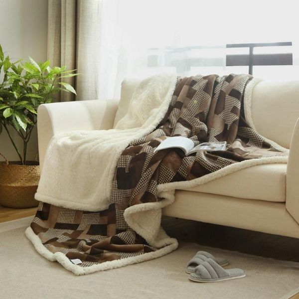 

1pcthicken fleece blanket to on for the sofa/bed a microfiber plush bedspread mantas e cobertor de casal the blanket winter warm