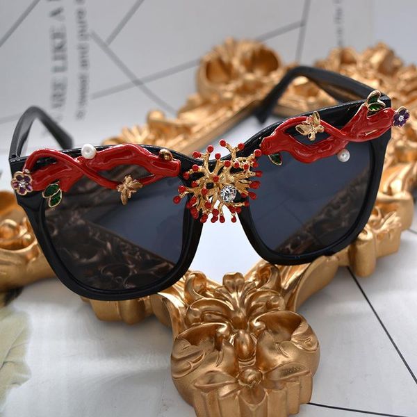 

sunglasses square large frame women goggles retro luxury hollow carved diamond sun glasses female vintage oculos, White;black