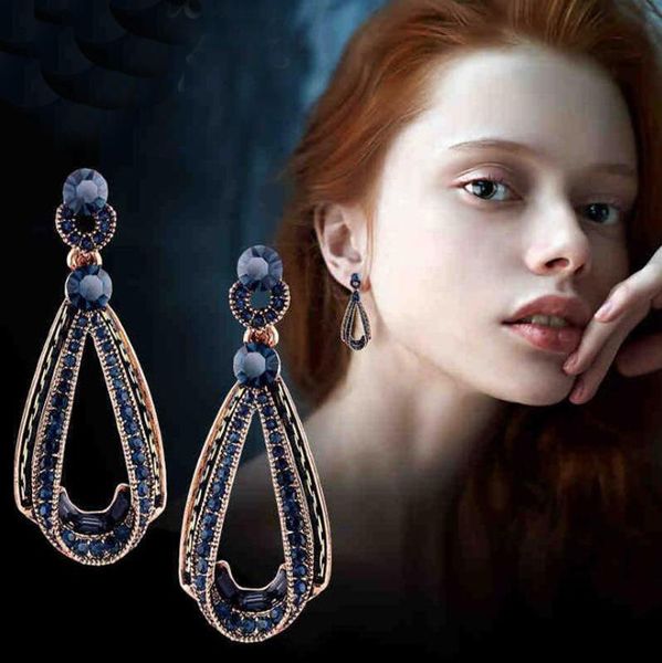 

stud 2021 women's fashion classic black gem retro elegant earrings, Golden;silver