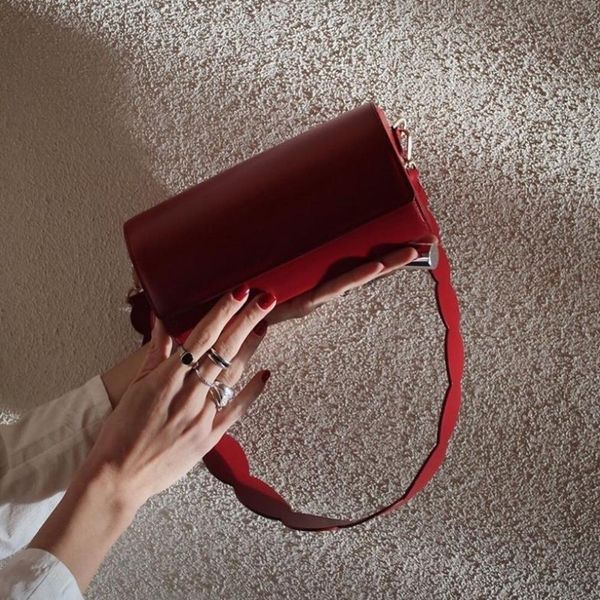 

geometry" small number of designers feel the round one shoulder girl 2020 new stereo hand messenger bag woman