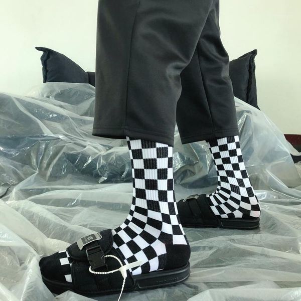 

ins street harajuku fashion square diamond black white lattice check chequer checkerboard sox cotton skateboard socks men women1
