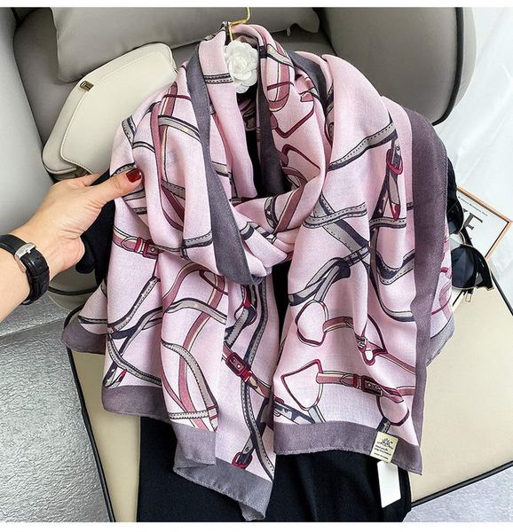 

2020 the new universal couple scarf official website has been updated with the big name. the wool jacquard knitting feels soft, Blue;gray