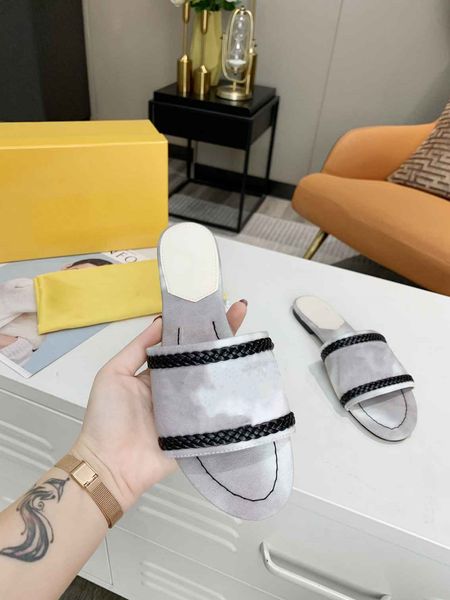 

luxury designer designs slippers for casual flat sandals with classic style slippers with letter trim, Black