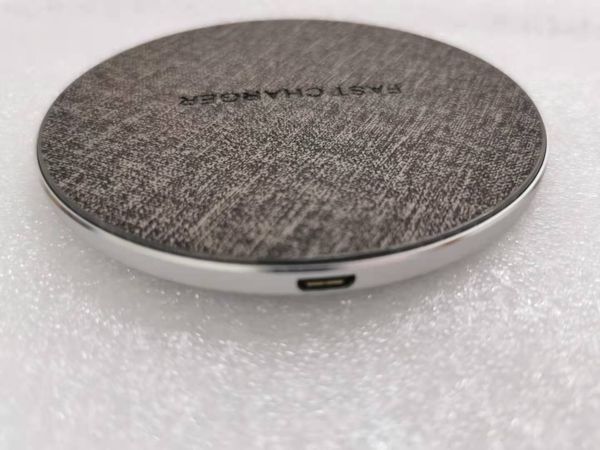 

2016 ultra-thin fabric technology 10w wireless fast charging support 7.5w 5w brand mobile phones watch bluetooth headset device