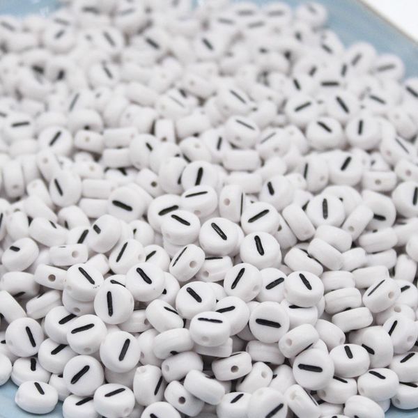 

chongai 100pcs обладают акриловые бисер с бисером одного алфавита белый круглый браслет ювелирные изделия из бисаевальства 4 * 7 мм jllgfl