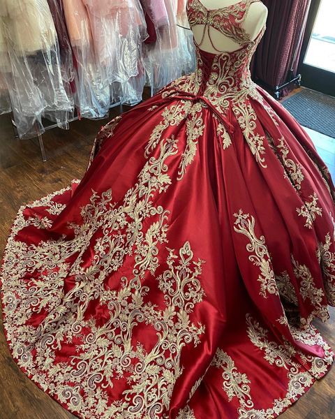 Burgundy bordados de ouro vestido de renda Quinceanera com alças doce 15 vestidos vestido de baile de 15 anos Tamanho personalizado