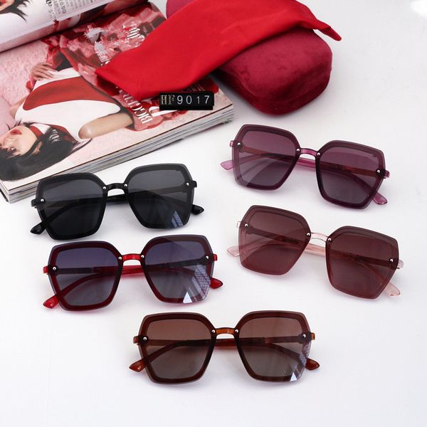 Óculos de sol da moda 2021 atacado de alta qualidade lentes UV400 óculos de sol masculinos óculos de sol femininos com caixa de armação leve