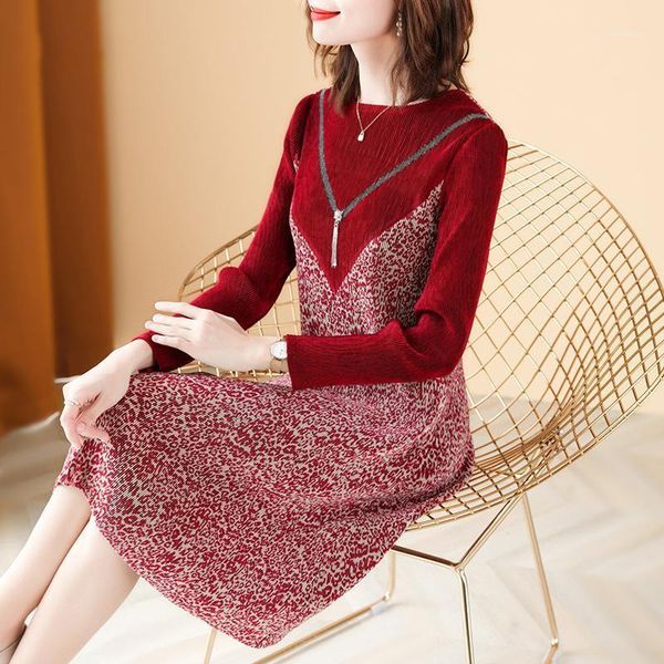 

european style autumn winter 2020 new women's velvet printed long sleeve red pleated dress1, Black;gray