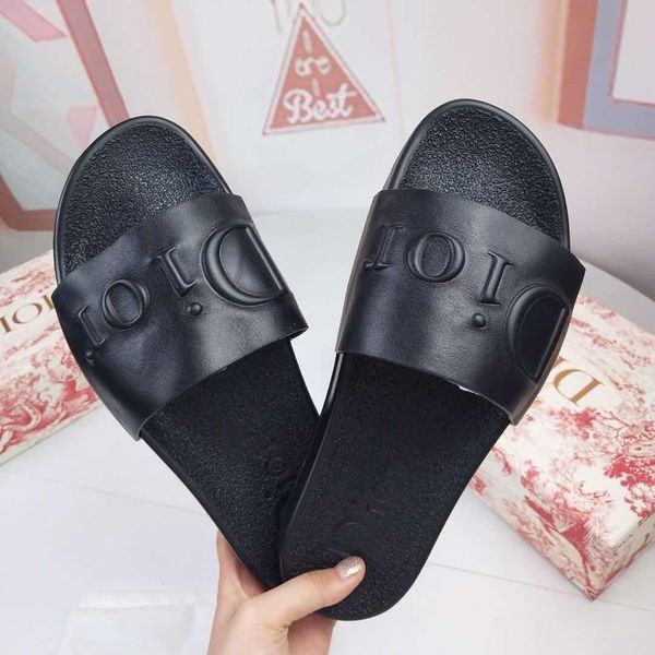 

new fashionable black-and-white slippers for lovers in 2021 artificial burgundy slippers ladies' sandals