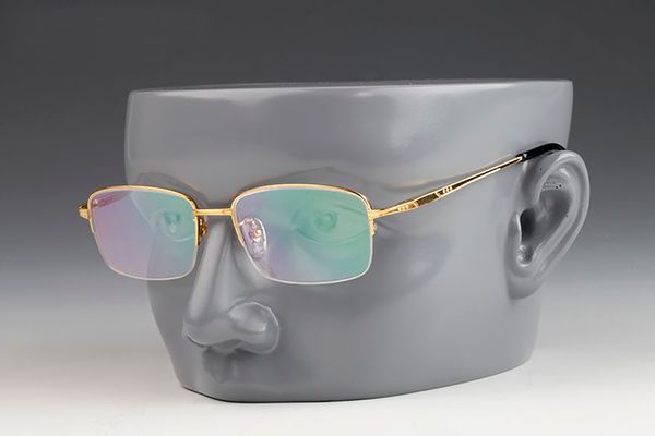 Круглые дизайнер Солнцезащитные очки Матовый Черный Титановые Рамки 8201025 Карта Солнцезащитные очки для мужчин Овальный прозрачный Sonnenbrille Gafas Рамка оттенков UV400 Защита 53 17 135