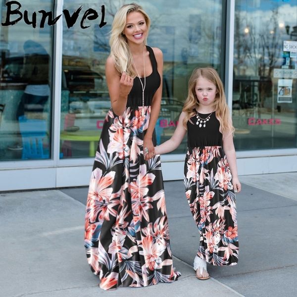 Burvel мама и дочь платье цветочные печатные детские девушки одежда лоскутное подходящее наряды летняя весна семьи подходит одежда LJ201111