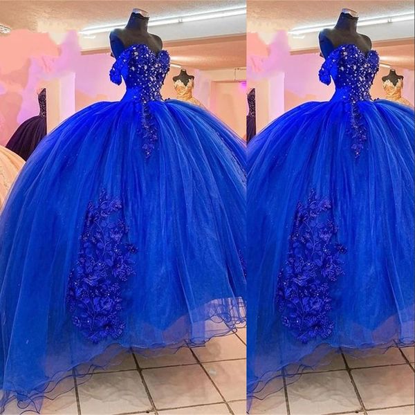 

2022 vintage royal blue quinceanera dresses lace appliques crystal beads off shoulder lace up back tulle puffy ball gown party prom evening, Blue;red