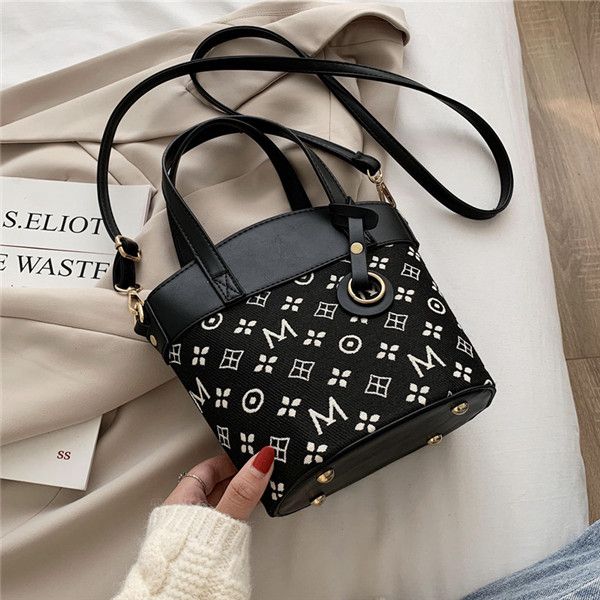 

hh women classic designer shoulder bag women handbag crossbody lady temperament tote bag luxury shoulder strap shoulder bag wallets