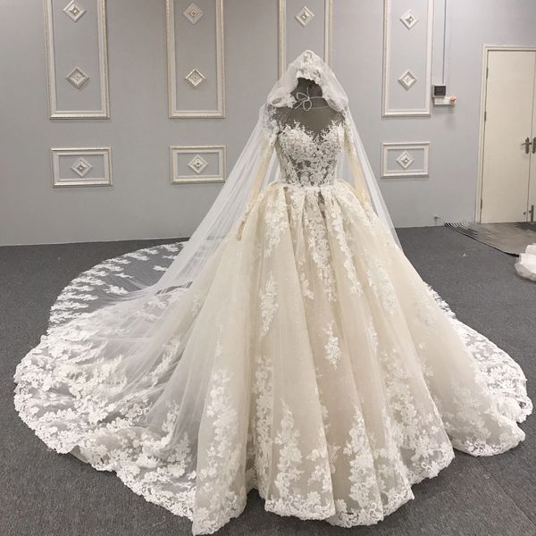 

real p 2021 lace wedding dresses gorgeous bling bling crystal long sleeves dubai bridal gowns appliqued v back long court train royal, White