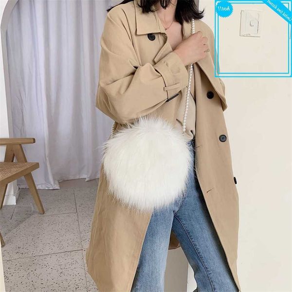 

white shoulder fashion faux fur soft comfortable suede handbag around herfst and winter mini pearl chaining bag