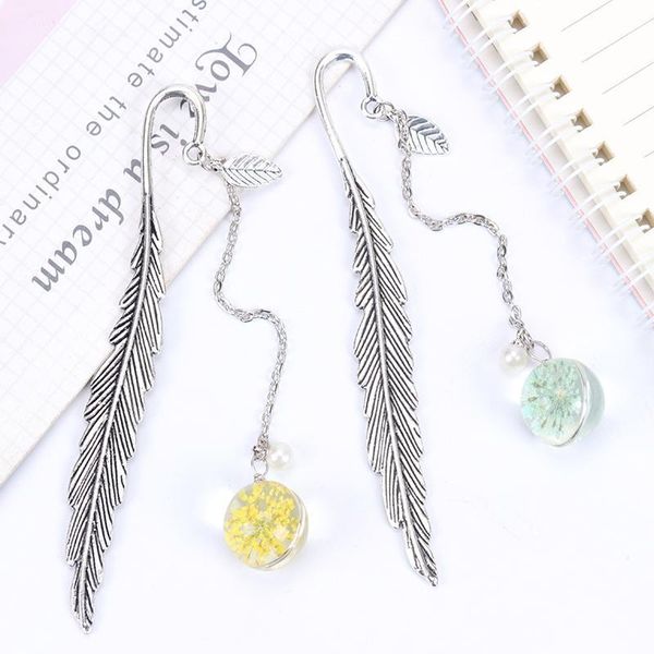 

1pc creative flower specimens bookmark pendant metal book mark stationery school office supply feather dried flowers jllxuf