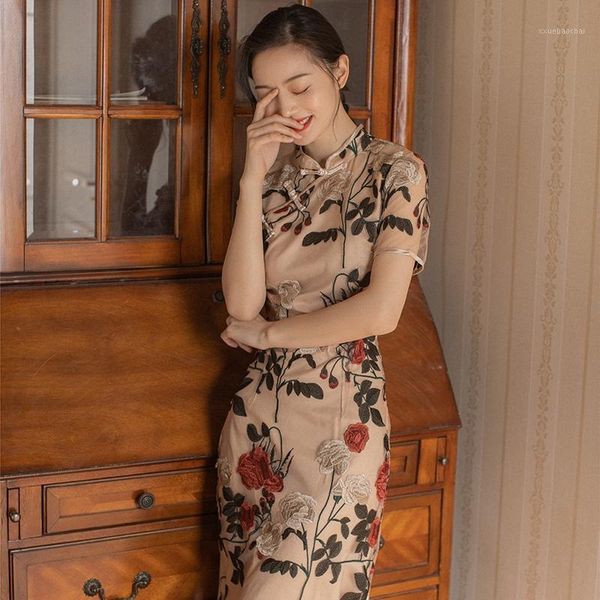

video skin color red foral embriodered slim-fit retro cheongsam short sleeve midi dress1