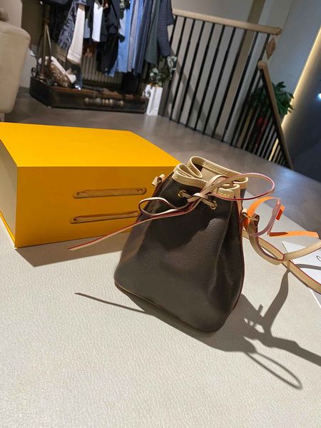 

21SS New Stylist Women's Bag New Desingers Trend Backpacks Luxurys Stylist Mini Female Bags BackPacks Classical Color
