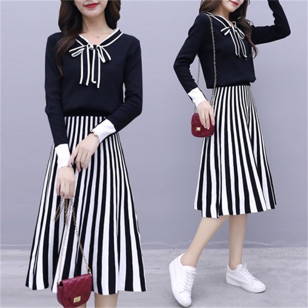 

shirt of two upper pieces and knitted or crocheted woman suit peter pan necklace skirt striped femme deux 7u1d, White