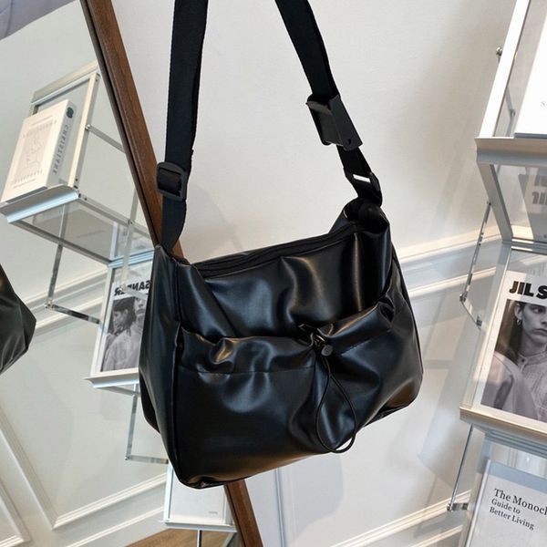 

2021 new personality wrinkled shoulder messenger bags large capacity female handbag streetwear crossbody big bags 77623