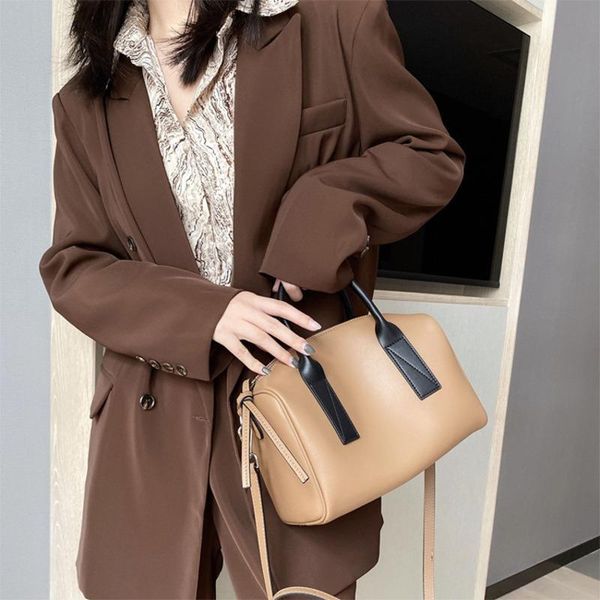 

women's european retro one shoulder bag autumn 2020 new handbag contrast boston large capacity cowhide pack d851