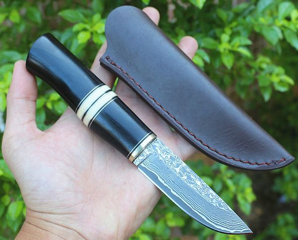 Coltello dritto da sopravvivenza prezzo franco fabbrica VG10 Lame a goccia in acciaio damasco Ebano + corno + manico in ottone Coltelli a lama fissa con fodero in pelle