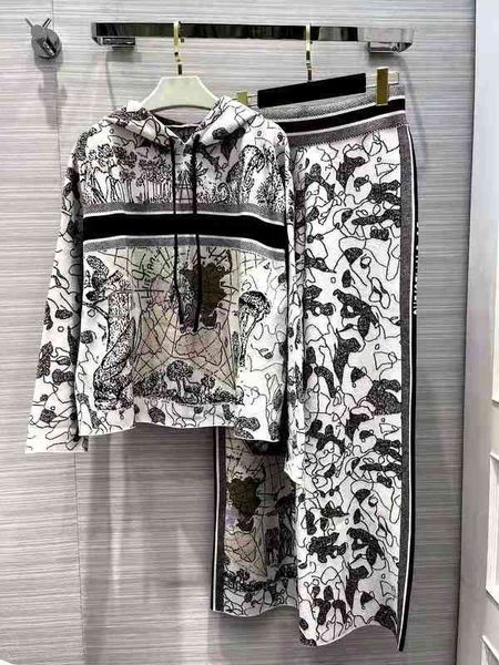 

2022 factory wholesale new model autumn fashion leisure map hooded loose sweater wide leg trousers suit two-piece set, White