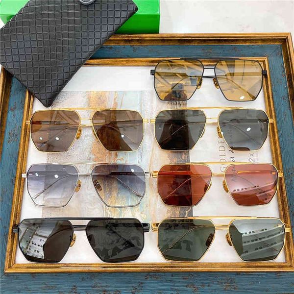 

2022 factory wholesale family fashion box double beam sunglasses star same personal sunglasses, White;black