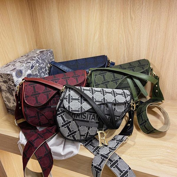 

female pu ,winter flap bag,10 inch letter r chest bag,elegant shoulder bag