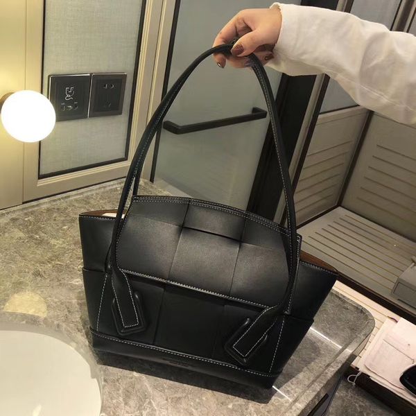 

factory wholesale quality calf leather design bag2colors,fast delivery contact me for more details pictures