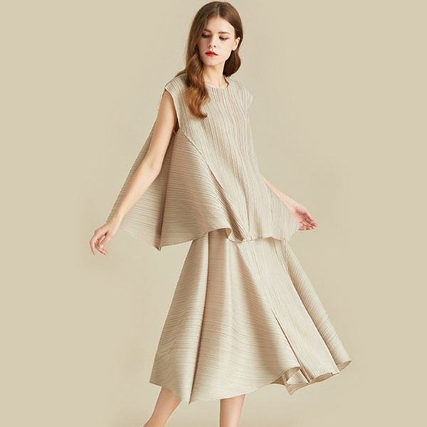 

lanmrem beige sleeveless round neck pleated t-shirt high waist irregular skirt woman suit casual fashion 2020 autumn new lj201117, White