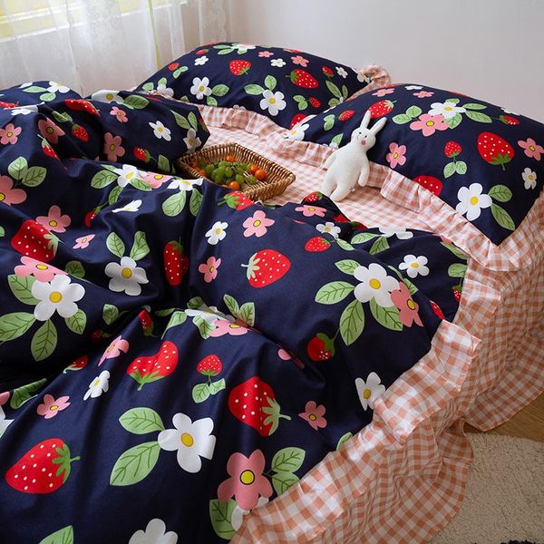 

bedding sets holiday korean style ruffles set flower bed skirt princess duvet cover strawberry linens 3/4pcs home