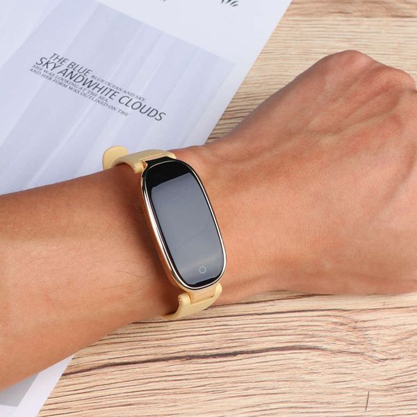 

smart sports watch with heart rate and calorie control