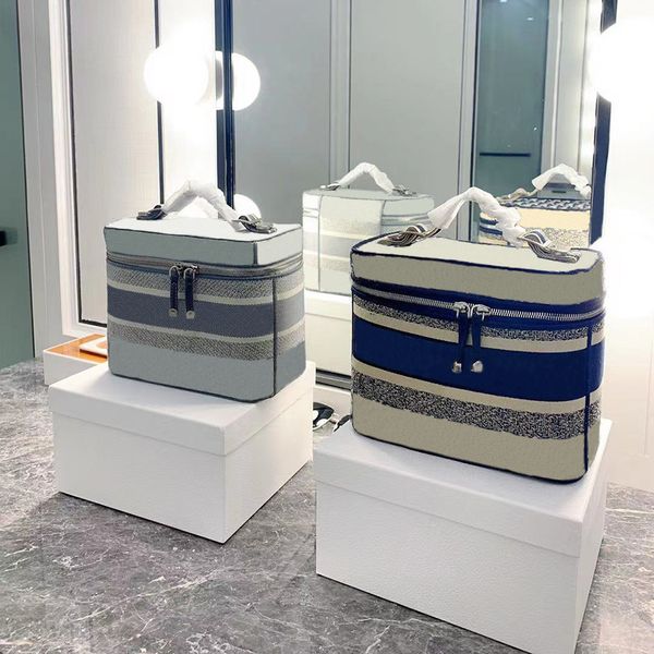 

new arrivals cosmetic bag fashion cosmetic cases classic design embroidery storage bag ship