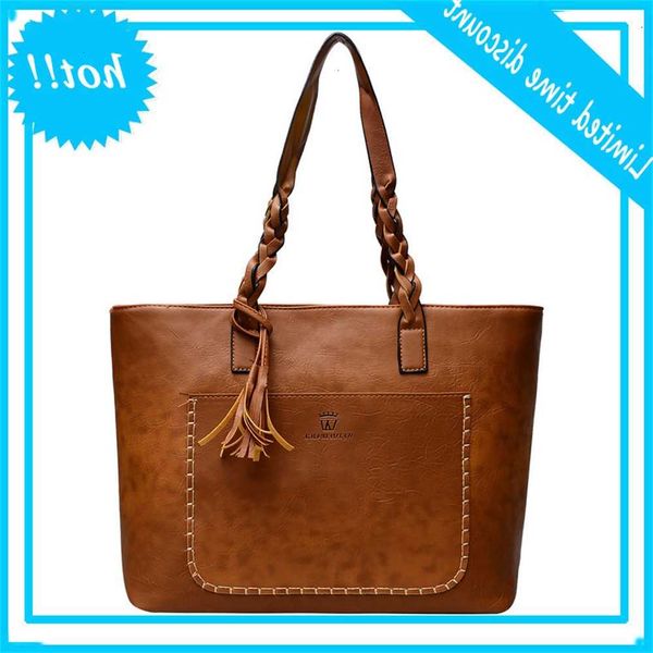 

2019 winter new fashion tassel large capacity women's portable shoulder bag