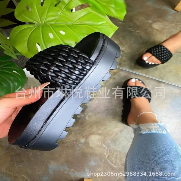 

i5re beach new summer fashion fashion high-heeled women slippers 2017 thick home slippers towels shoes bottom flip flops, Black